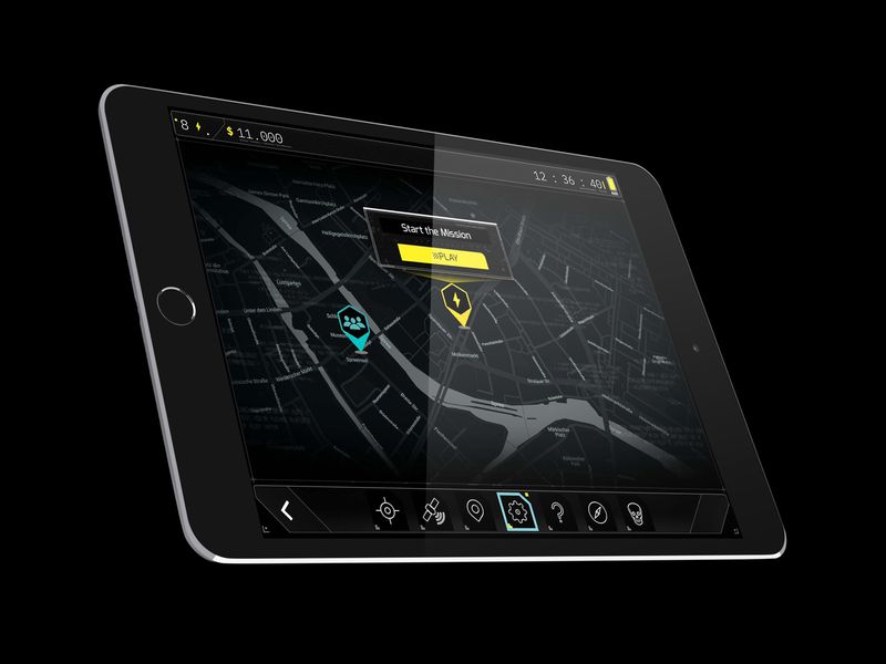 Agenti in azione durante la missione Blackout a Latina